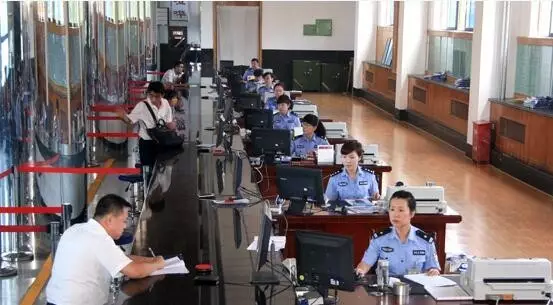 交警全面启用高拍仪，处理违章要现场“刷脸”